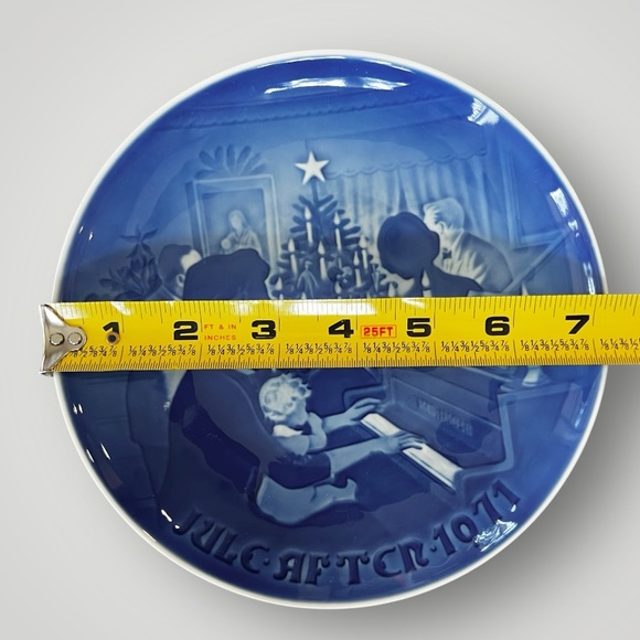 B&G Christmas At Home Plate 1971 Blue Collectible Porcelain Plate Denmark Used - Picture 3 of 16